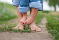 Should Young Children Walk Barefoot?